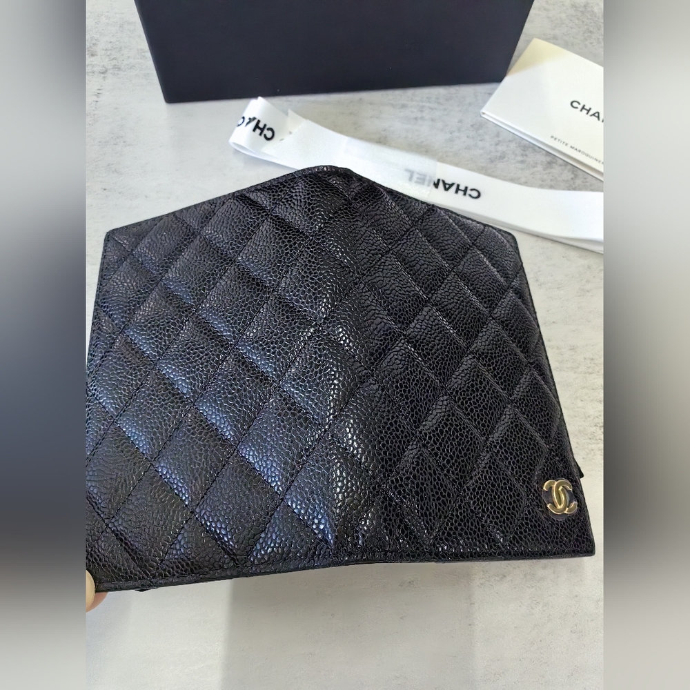 CHANEL Black Quilted Credit Card Holder - Picture 3 of 9
